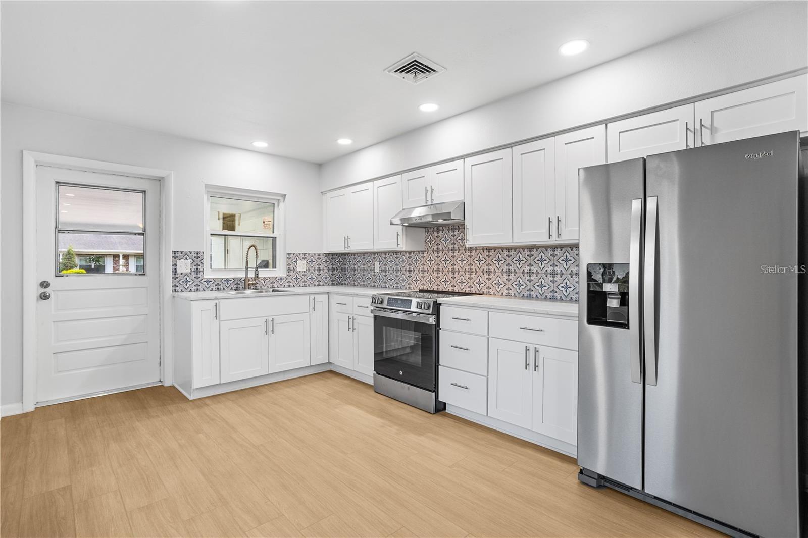 Image 7 of 26 For 769 Avenue Q Se