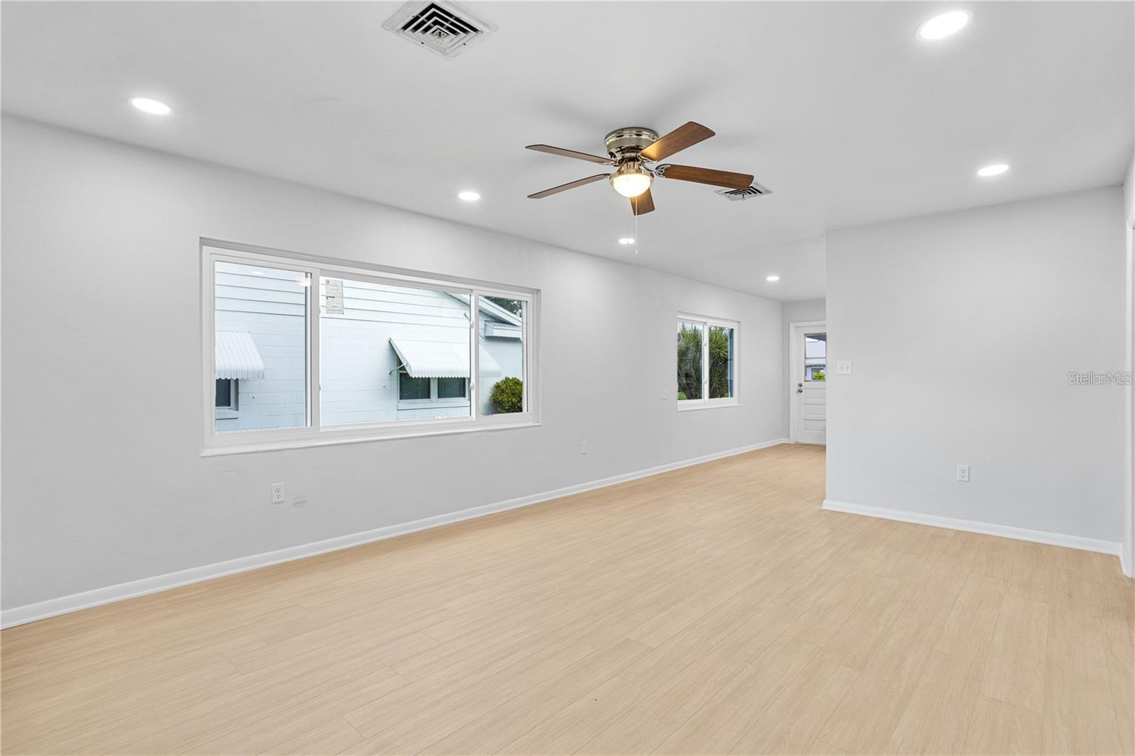 Image 8 of 26 For 769 Avenue Q Se