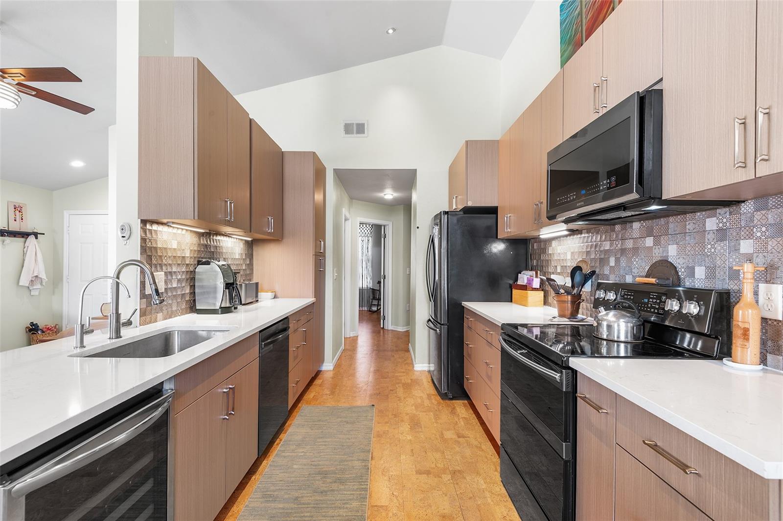 Image 11 of 49 For 221 Grosvenor Loop