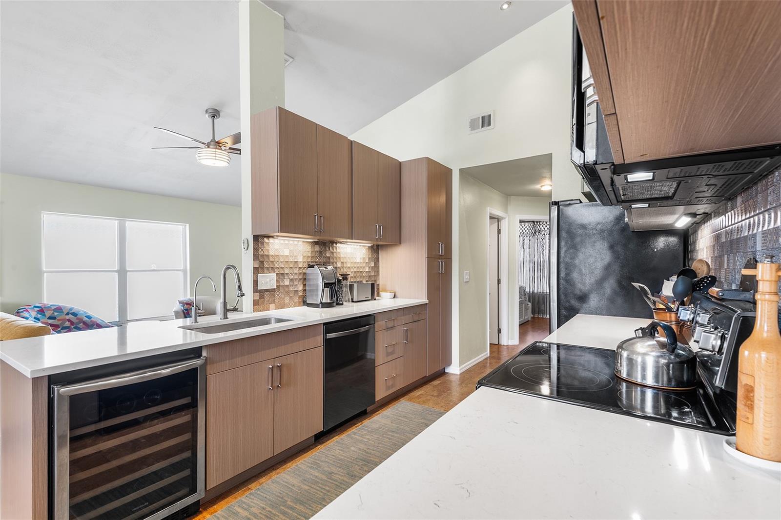 Image 13 of 49 For 221 Grosvenor Loop