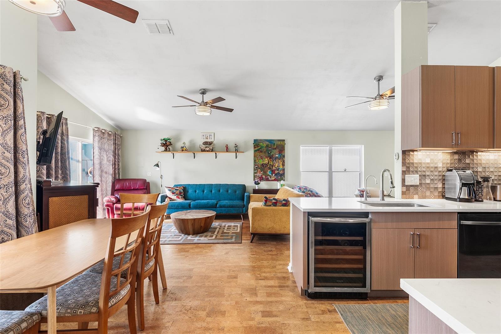 Image 15 of 49 For 221 Grosvenor Loop