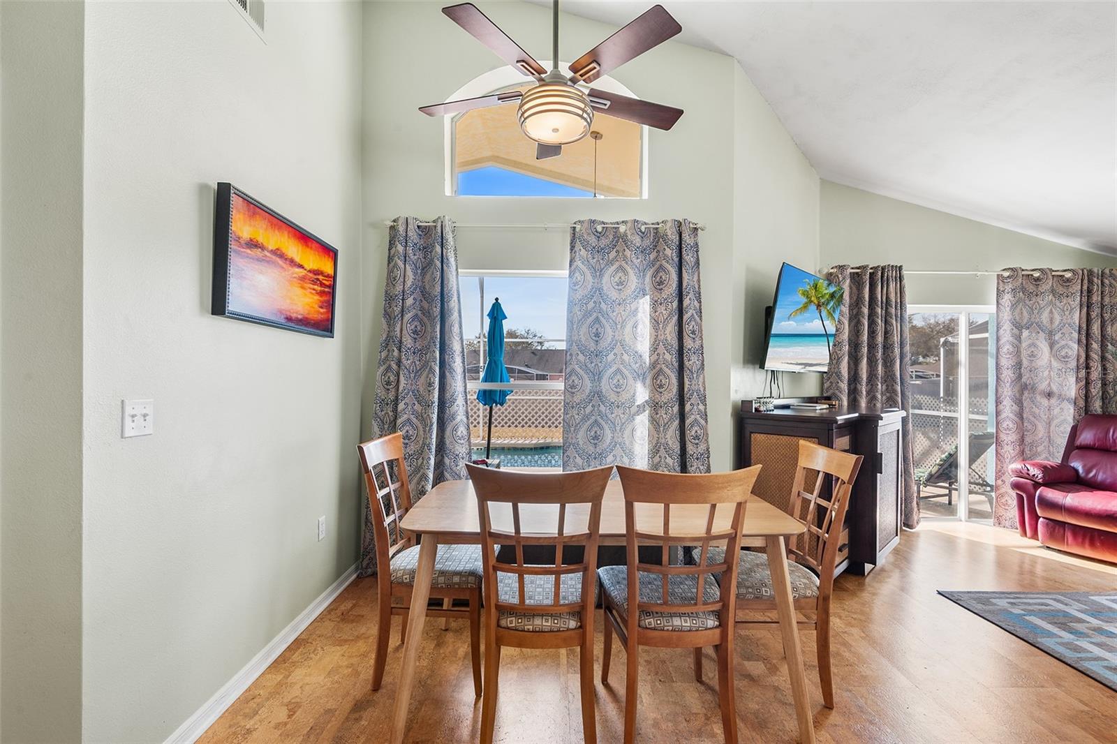 Image 17 of 49 For 221 Grosvenor Loop