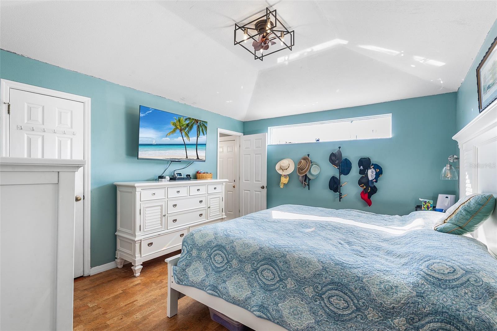 Image 20 of 49 For 221 Grosvenor Loop