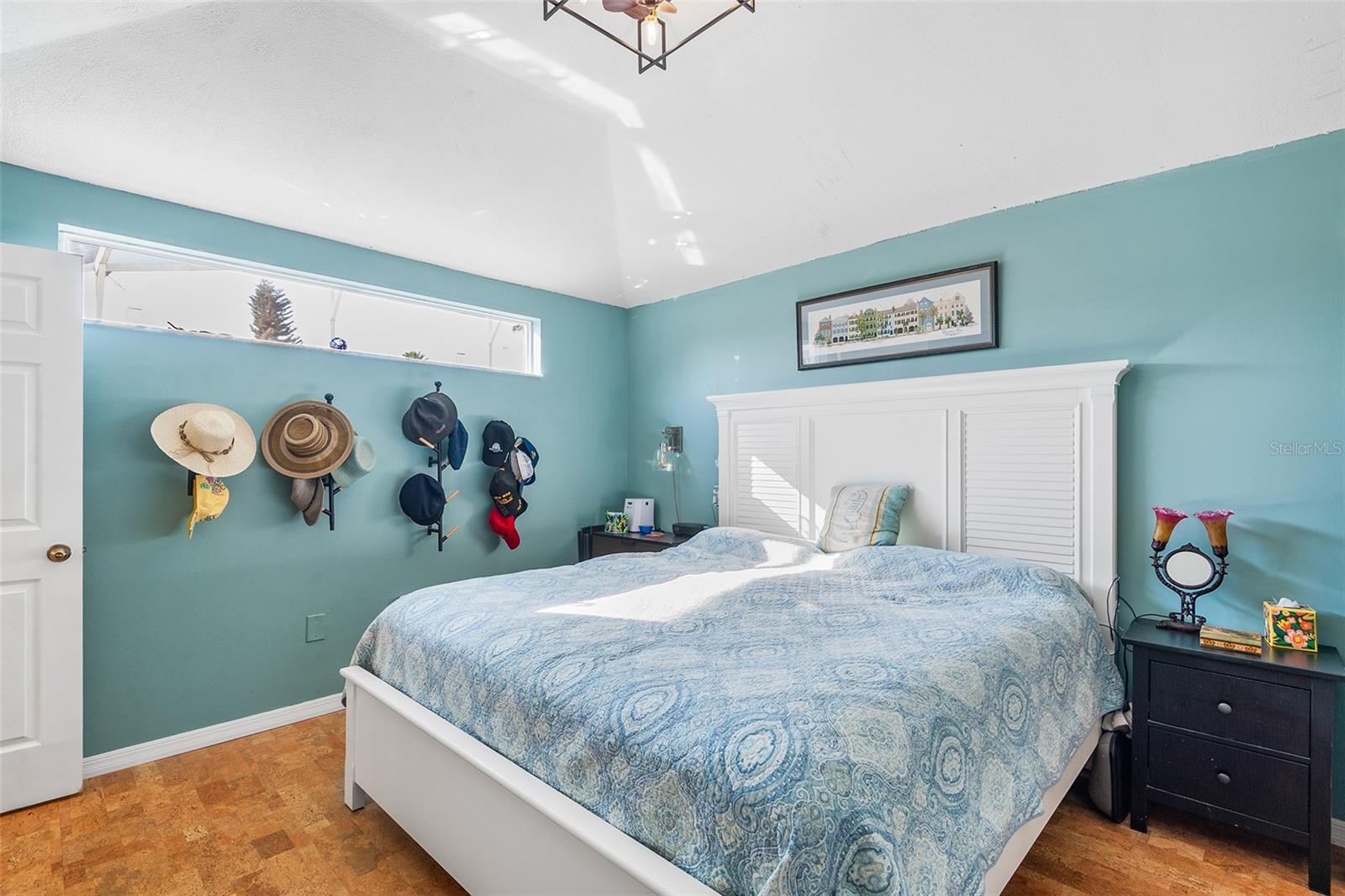 Image 21 of 49 For 221 Grosvenor Loop