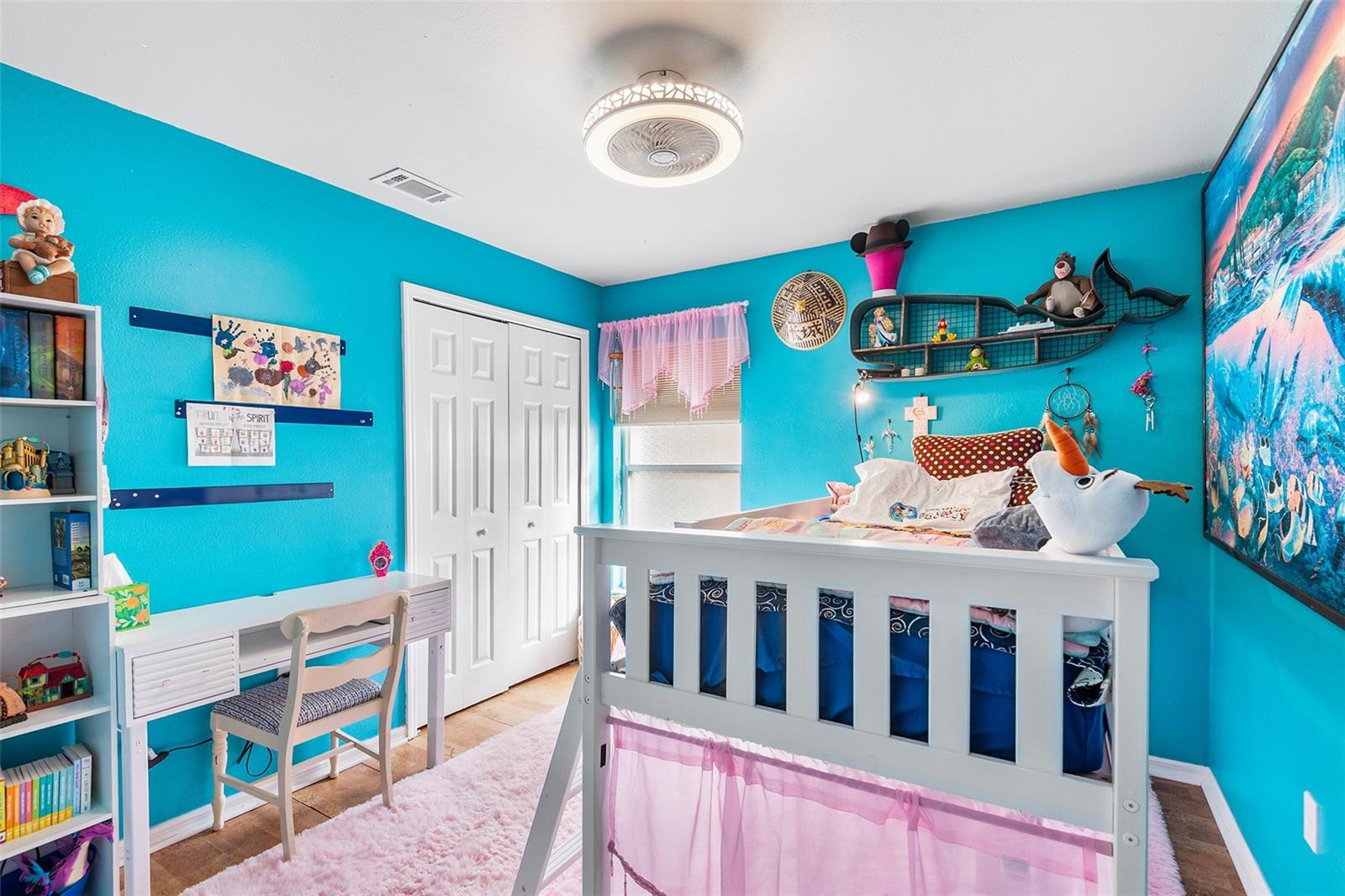 Image 23 of 49 For 221 Grosvenor Loop