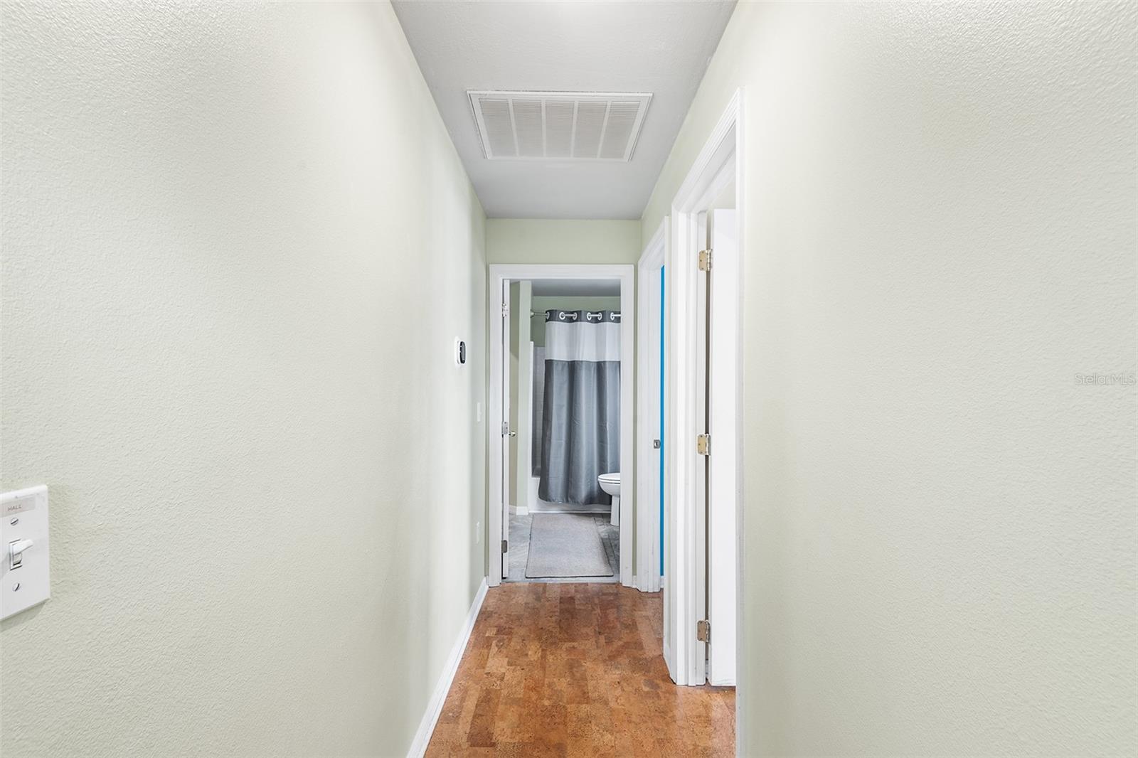 Image 28 of 49 For 221 Grosvenor Loop