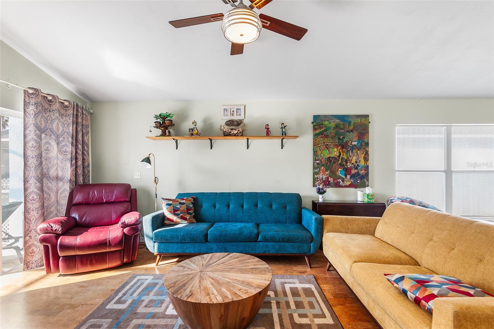 Image 4 of 49 For 221 Grosvenor Loop