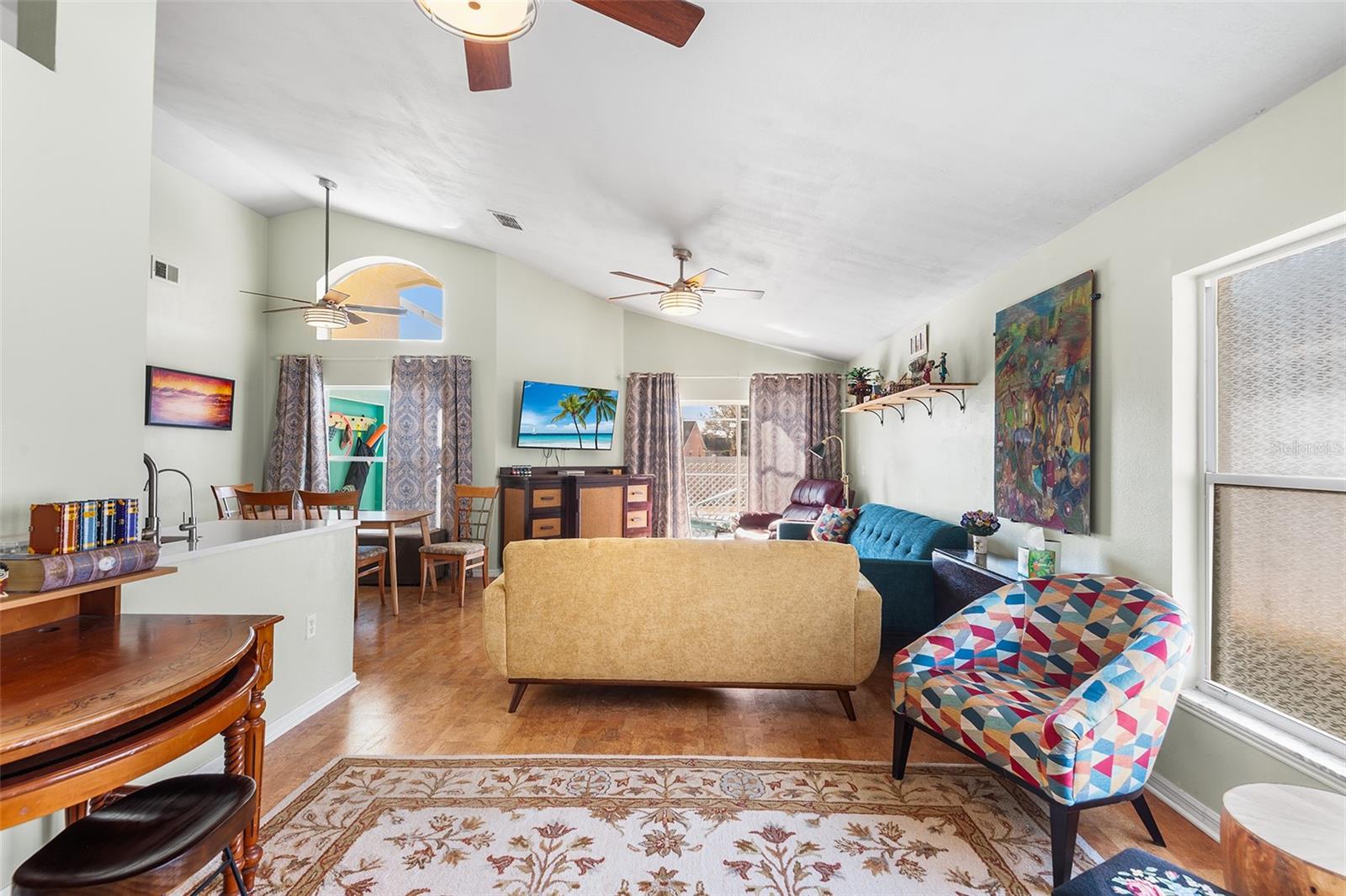 Image 5 of 49 For 221 Grosvenor Loop