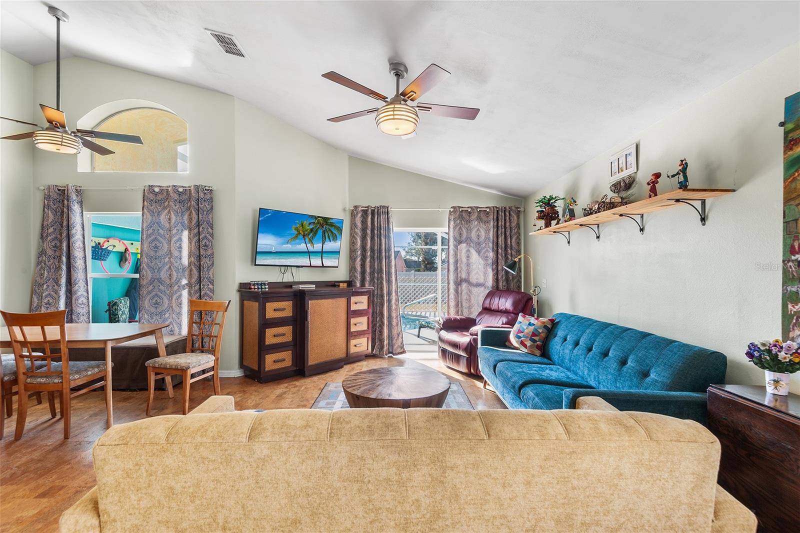 Image 7 of 49 For 221 Grosvenor Loop