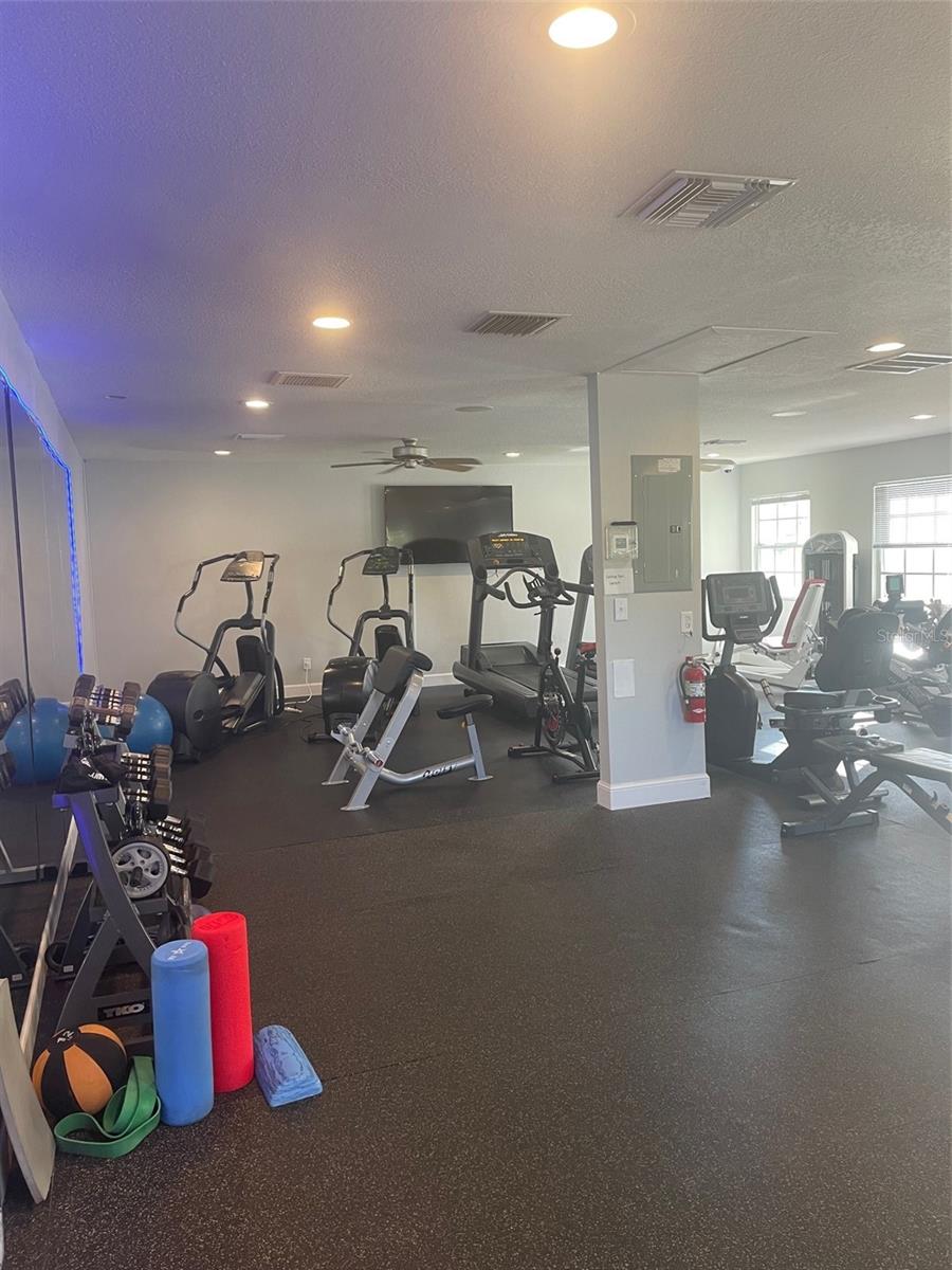 Image 21 of 37 For 249 Pompano Drive Se D