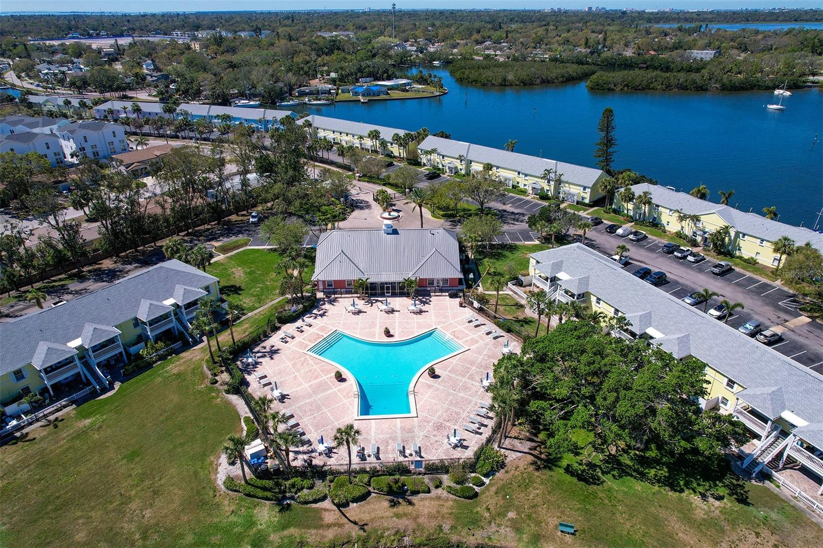 Image 3 of 37 For 249 Pompano Drive Se D