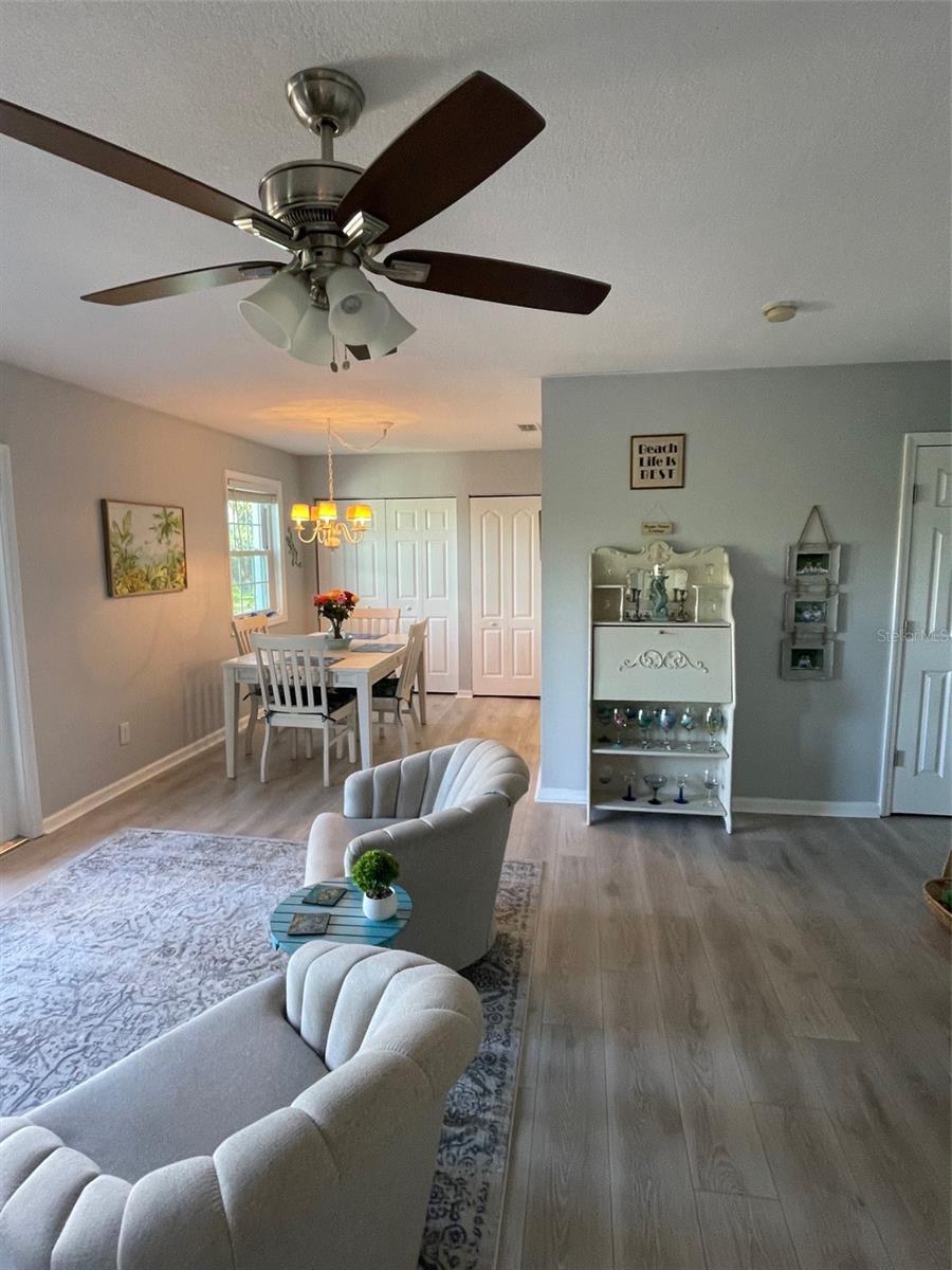 Image 7 of 37 For 249 Pompano Drive Se D