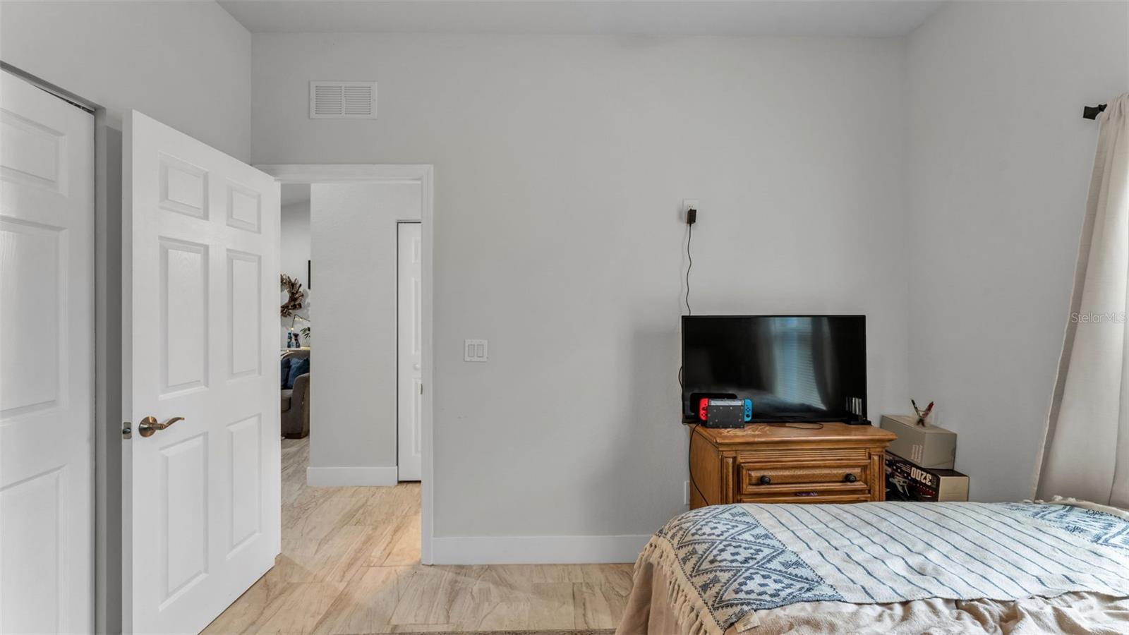 Image 17 of 44 For 6503 Burkett Avenue