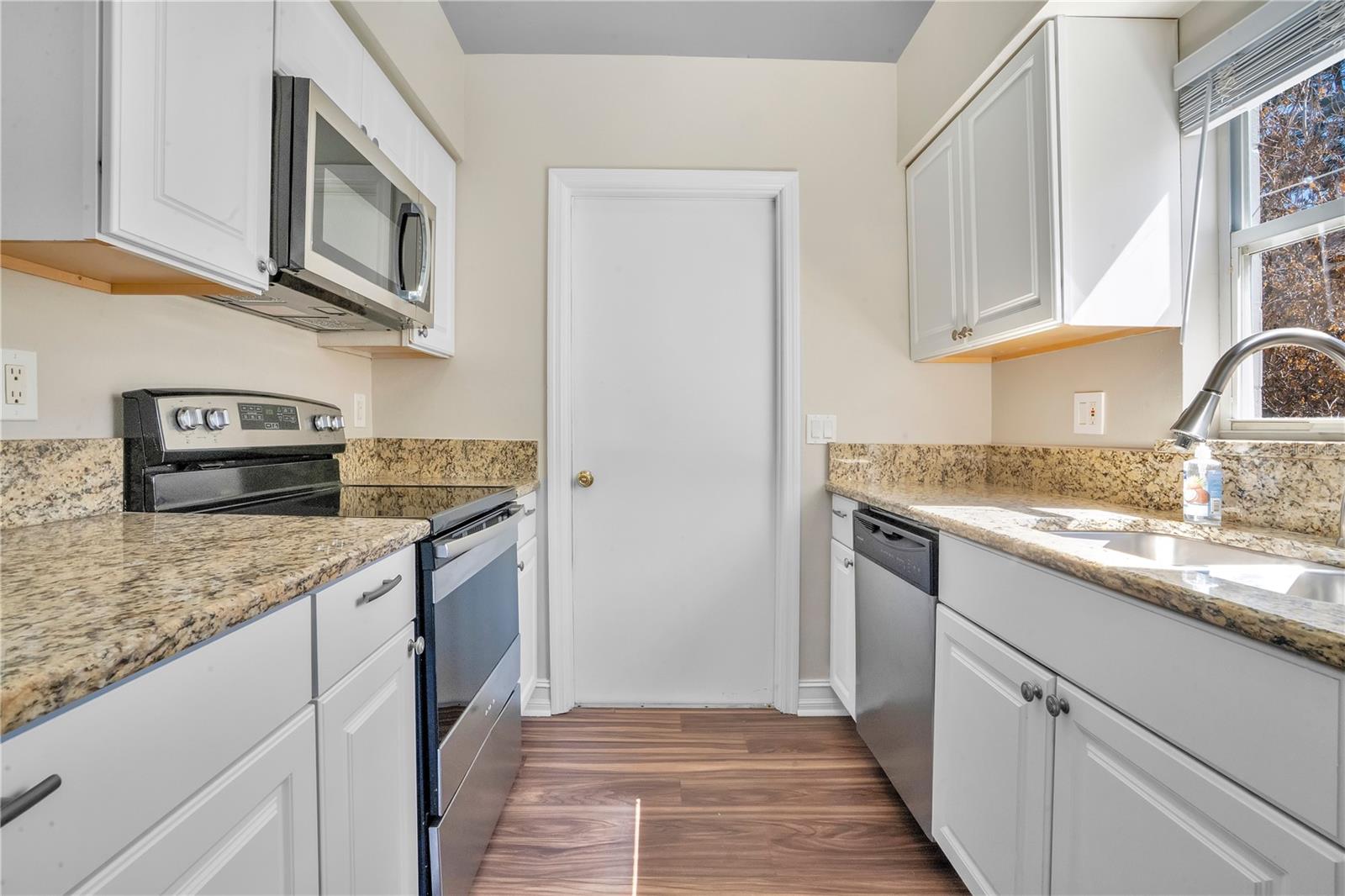 Image 11 of 34 For 5215 Martinique Drive