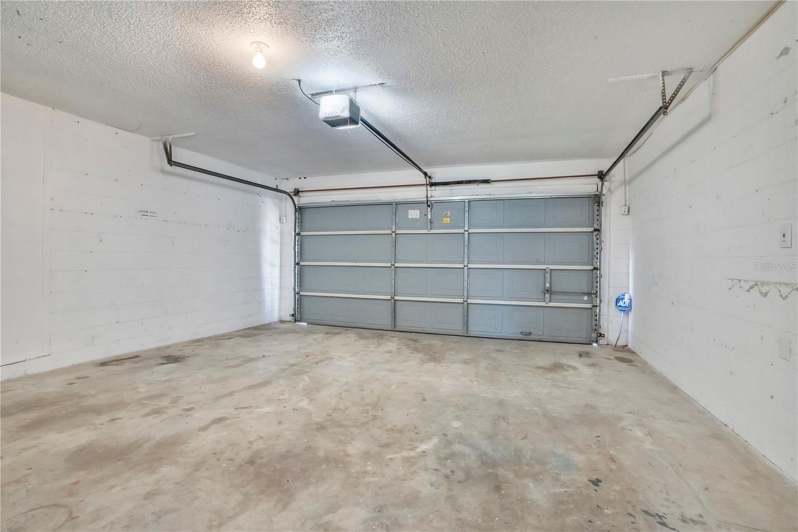 Image 20 of 34 For 5215 Martinique Drive