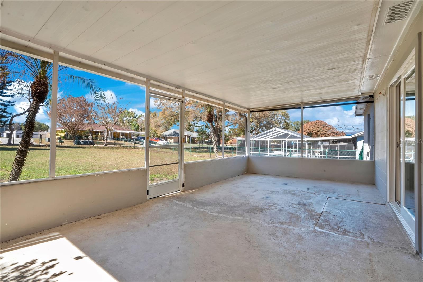 Image 21 of 34 For 5215 Martinique Drive