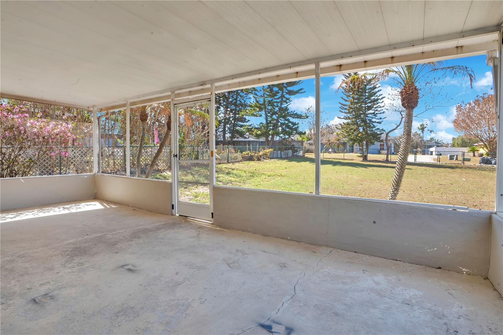 Image 22 of 34 For 5215 Martinique Drive