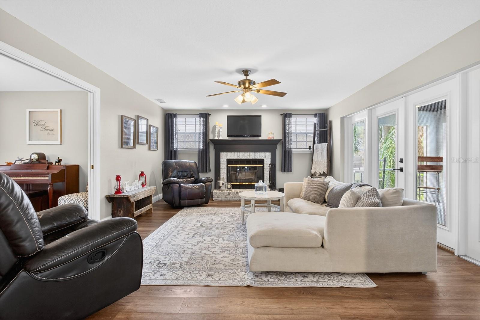 Image 10 of 42 For 5834 Coveview Drive E