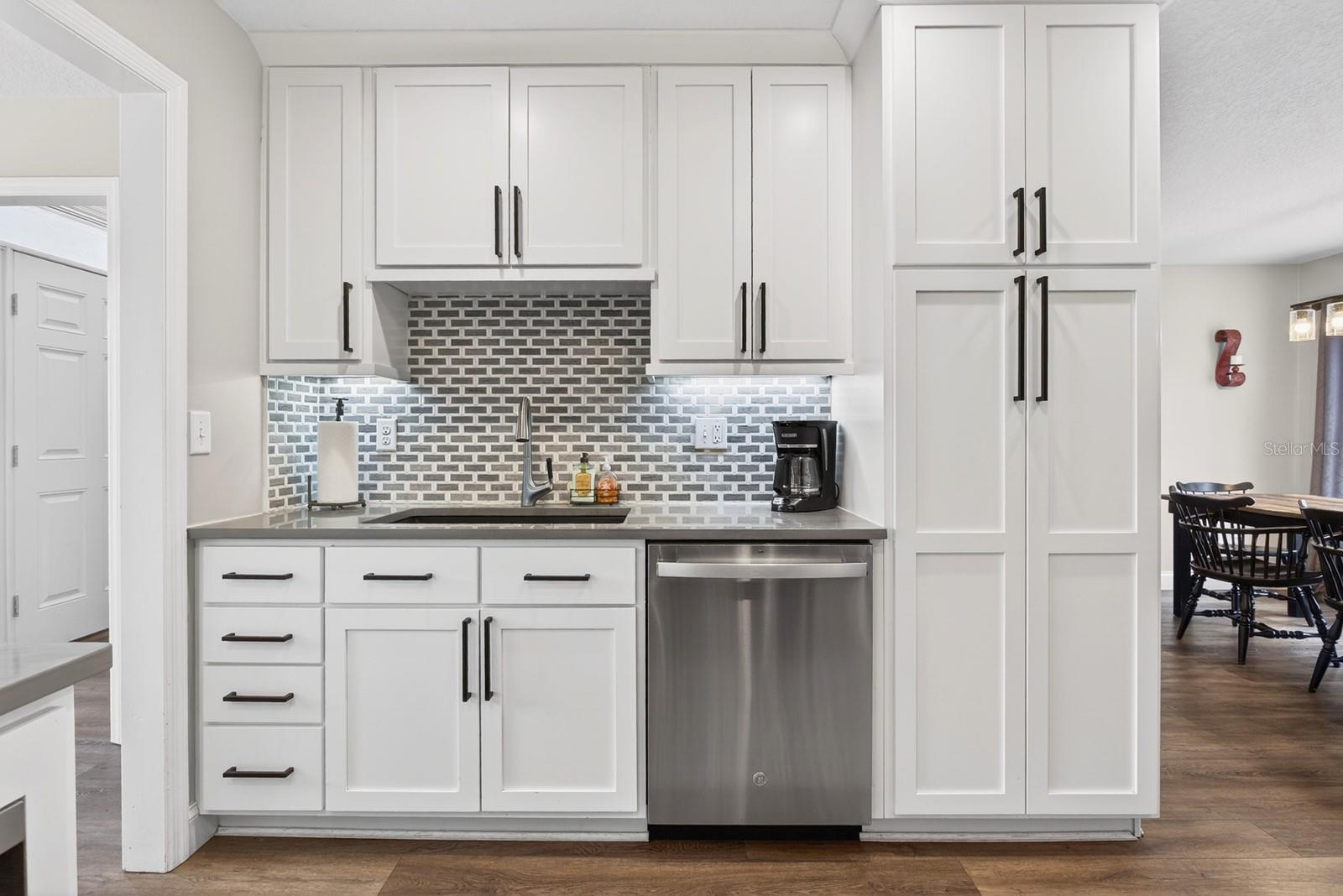 Image 16 of 42 For 5834 Coveview Drive E