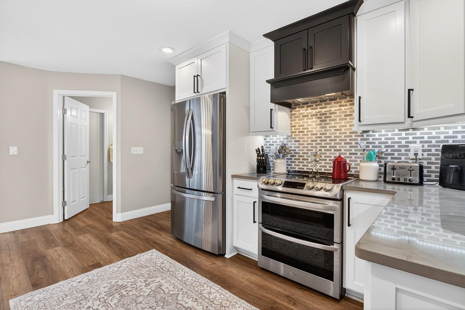 Image 17 of 42 For 5834 Coveview Drive E