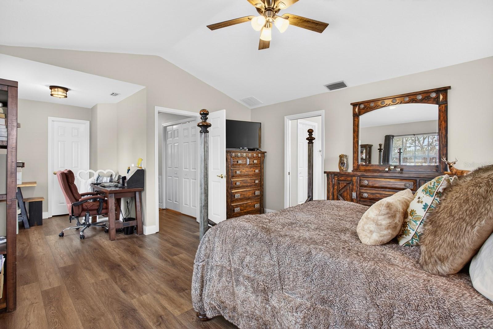 Image 19 of 42 For 5834 Coveview Drive E