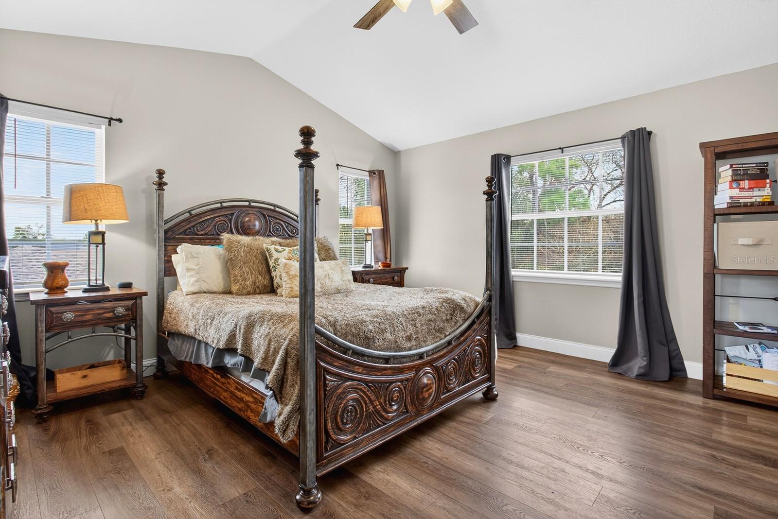 Image 21 of 42 For 5834 Coveview Drive E