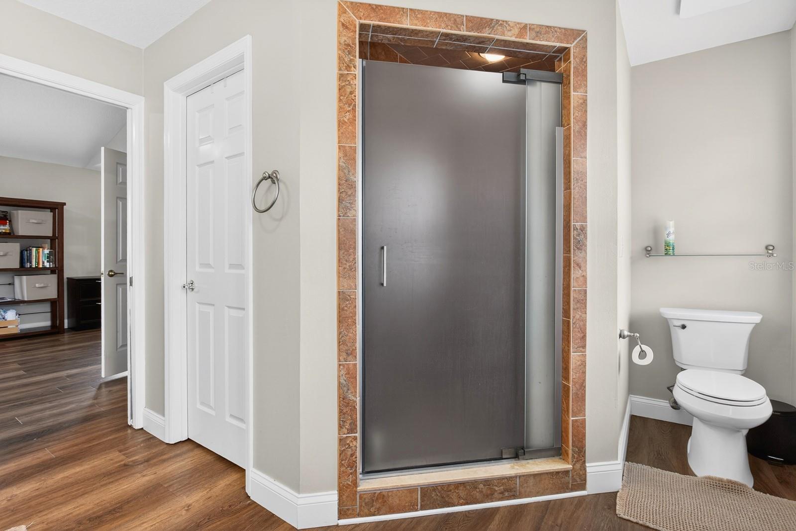 Image 23 of 42 For 5834 Coveview Drive E