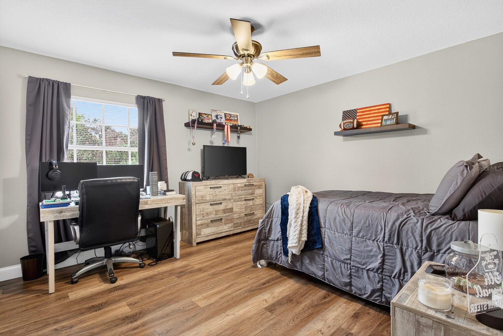 Image 24 of 42 For 5834 Coveview Drive E