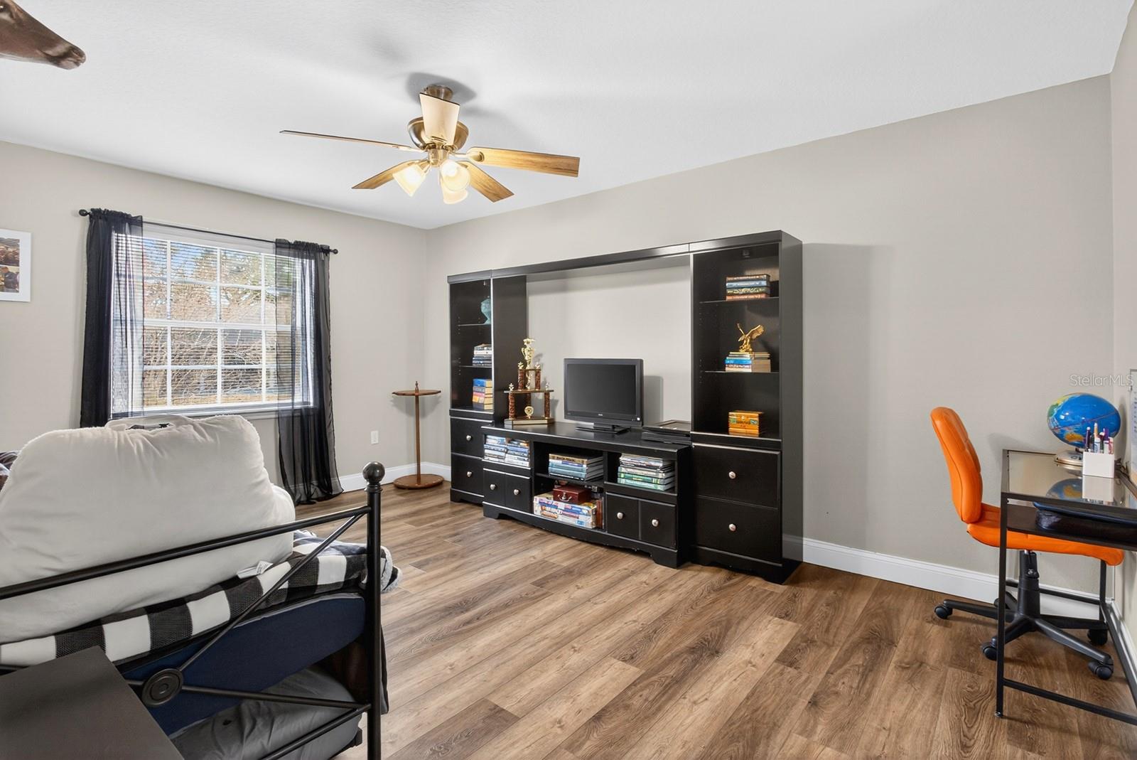 Image 27 of 42 For 5834 Coveview Drive E