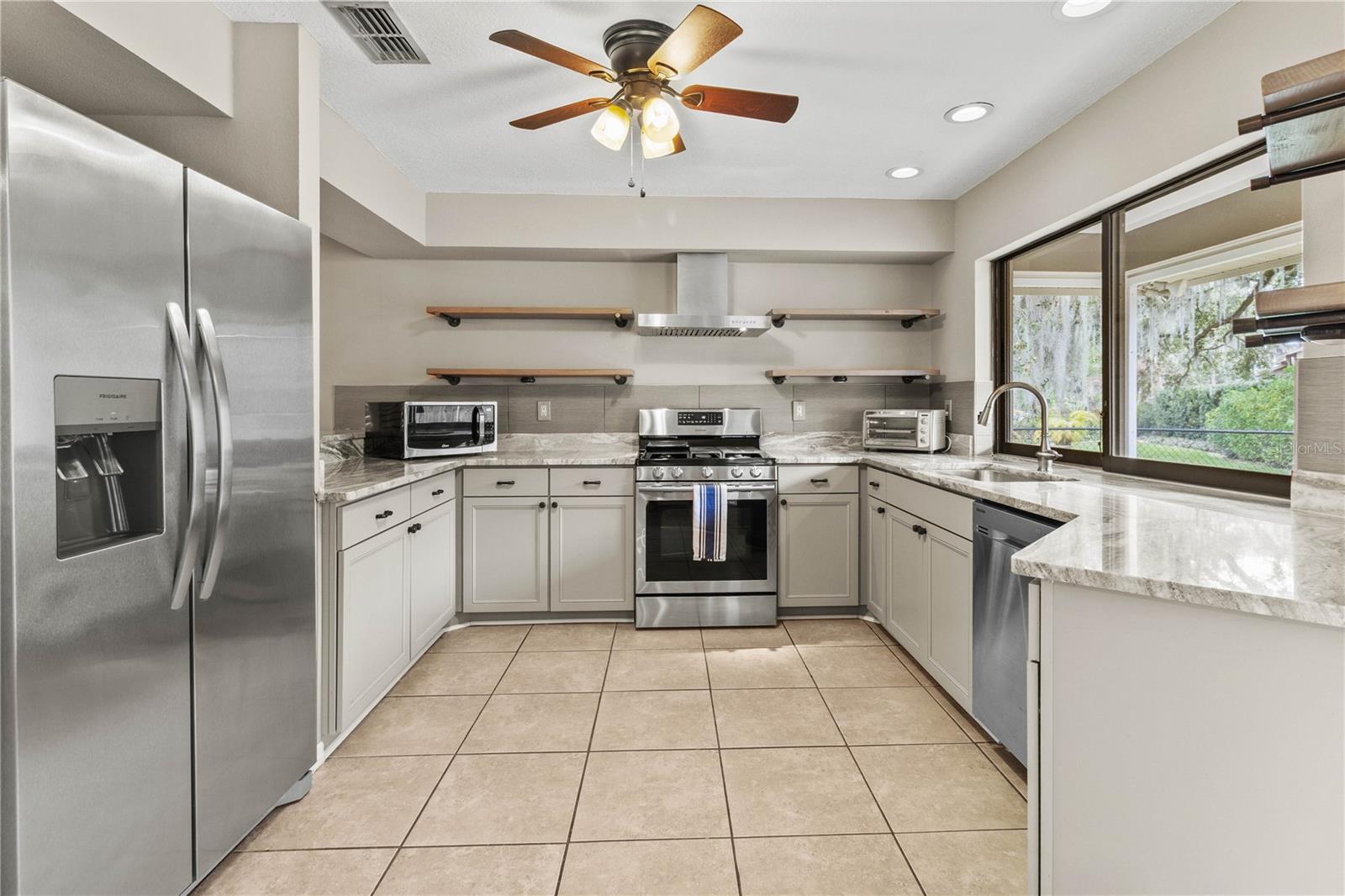 Image 16 of 43 For 509 Century Oak Court