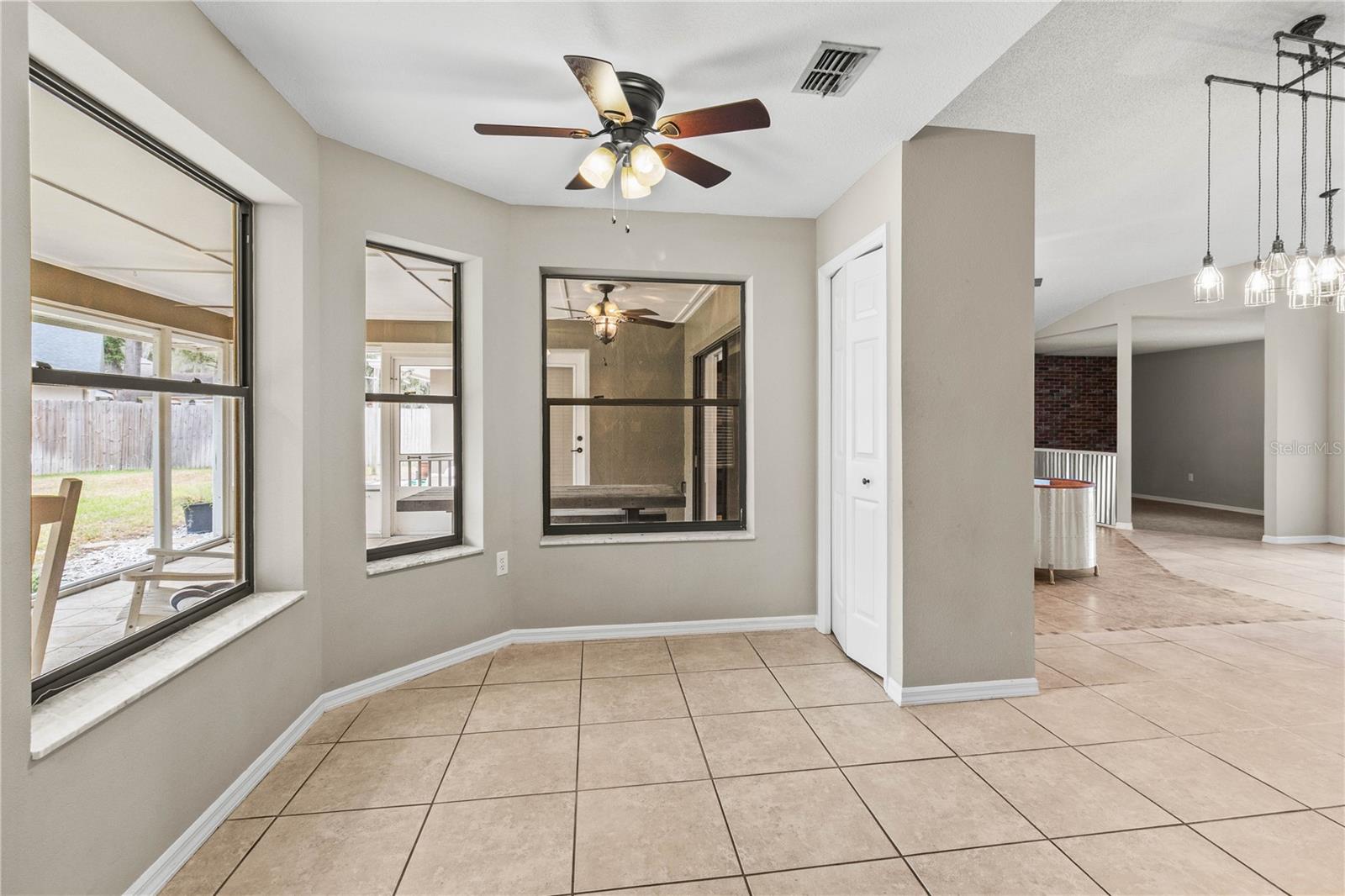 Image 17 of 43 For 509 Century Oak Court