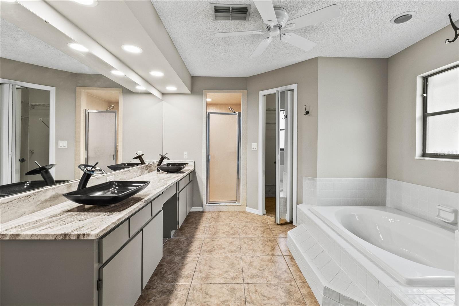 Image 24 of 43 For 509 Century Oak Court