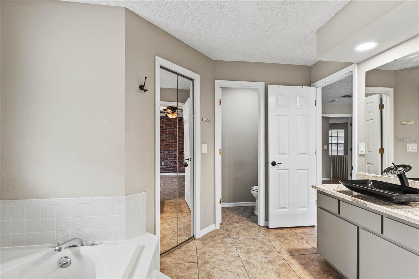 Image 25 of 43 For 509 Century Oak Court