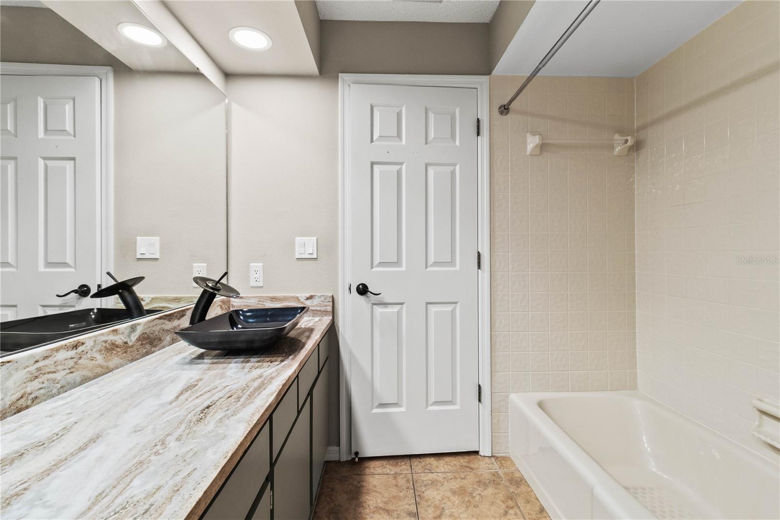 Image 29 of 43 For 509 Century Oak Court