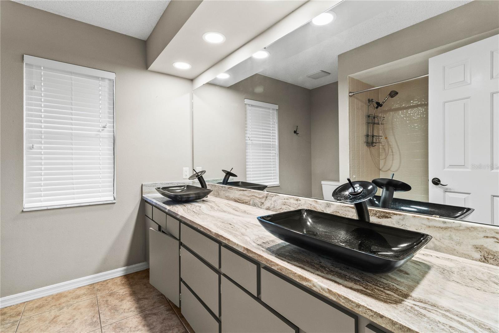 Image 30 of 43 For 509 Century Oak Court