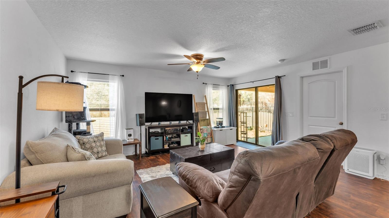 Image 11 of 52 For 5582 Maggiore Boulevard