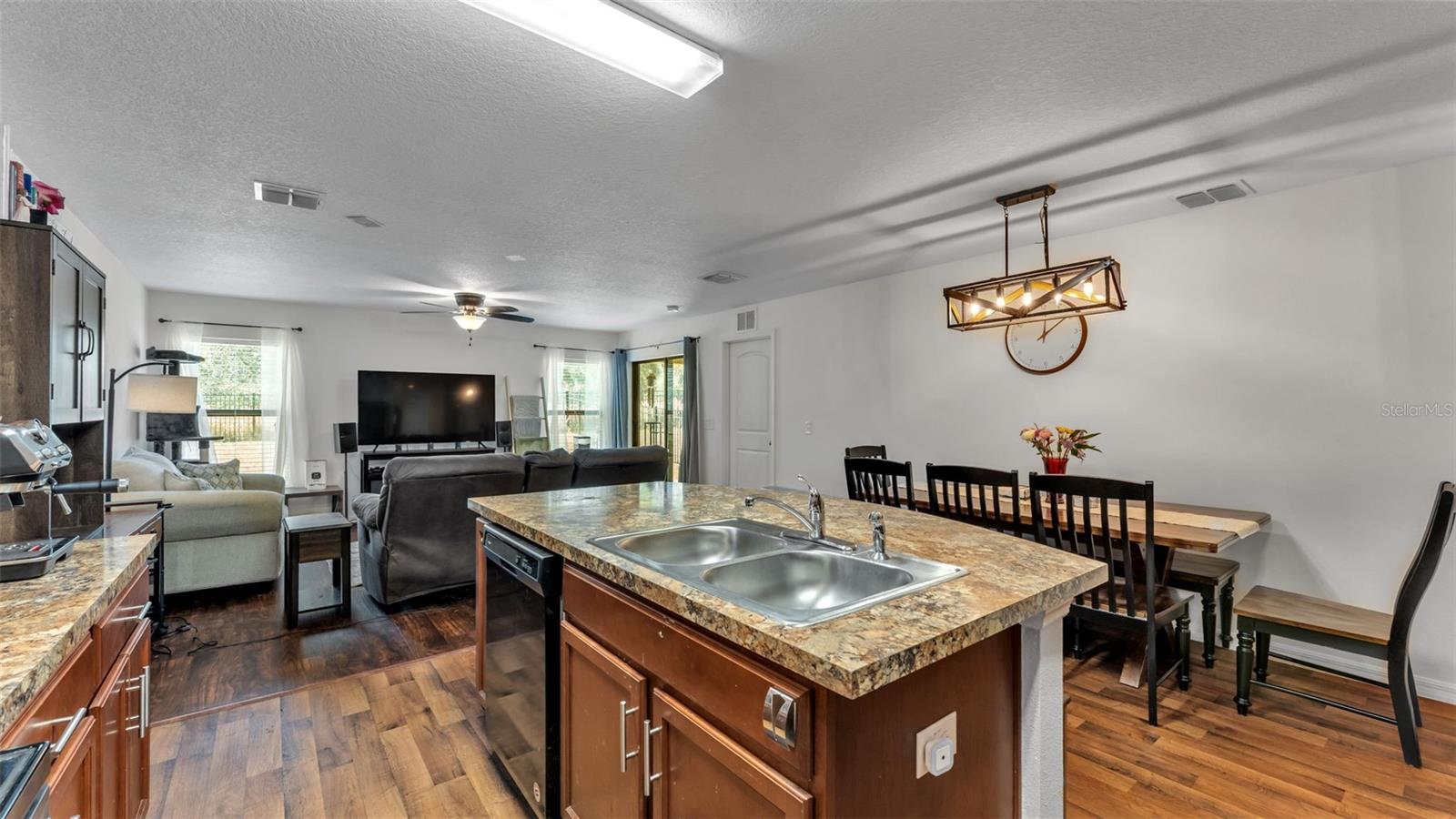 Image 12 of 52 For 5582 Maggiore Boulevard