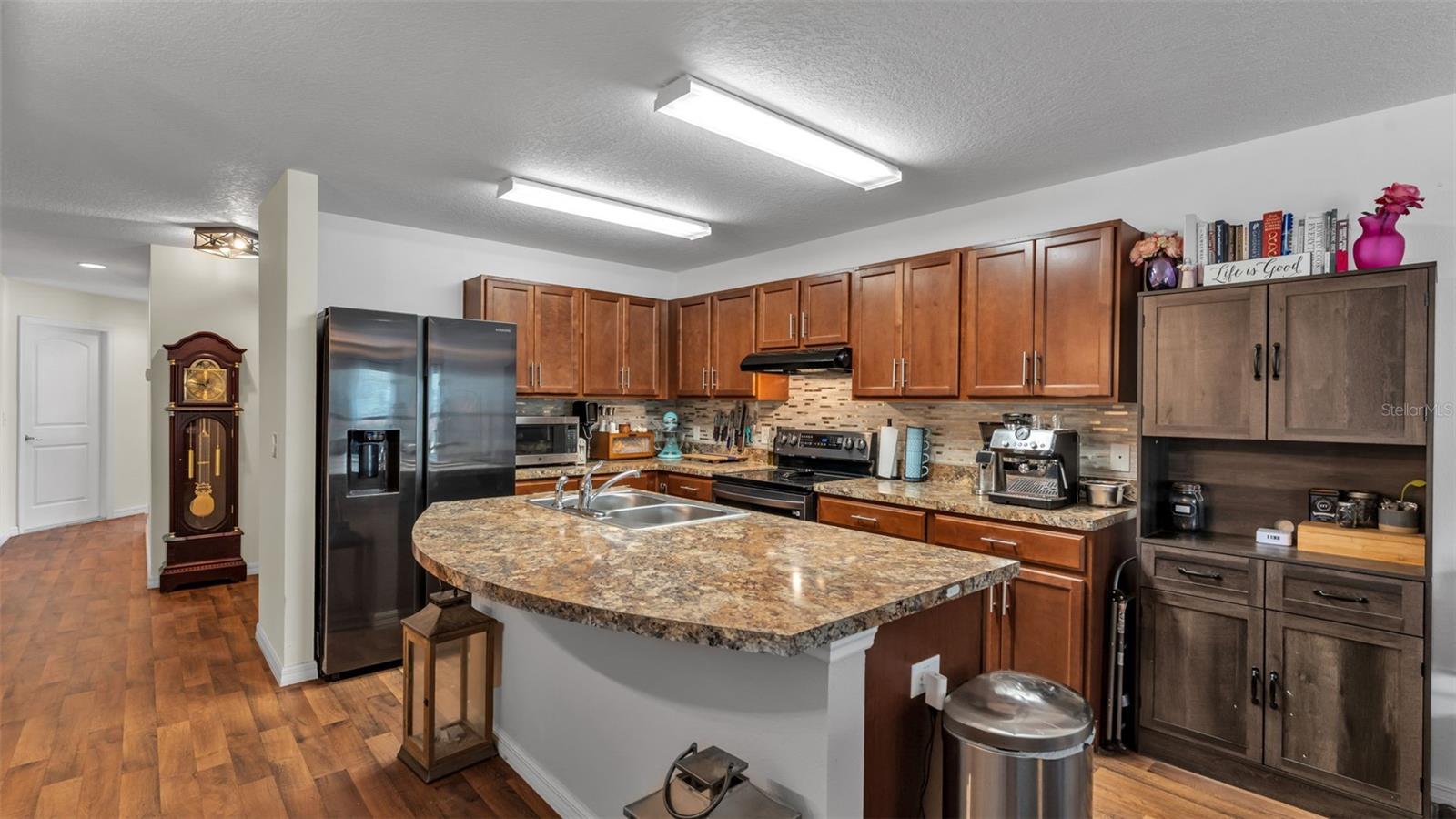 Image 14 of 52 For 5582 Maggiore Boulevard