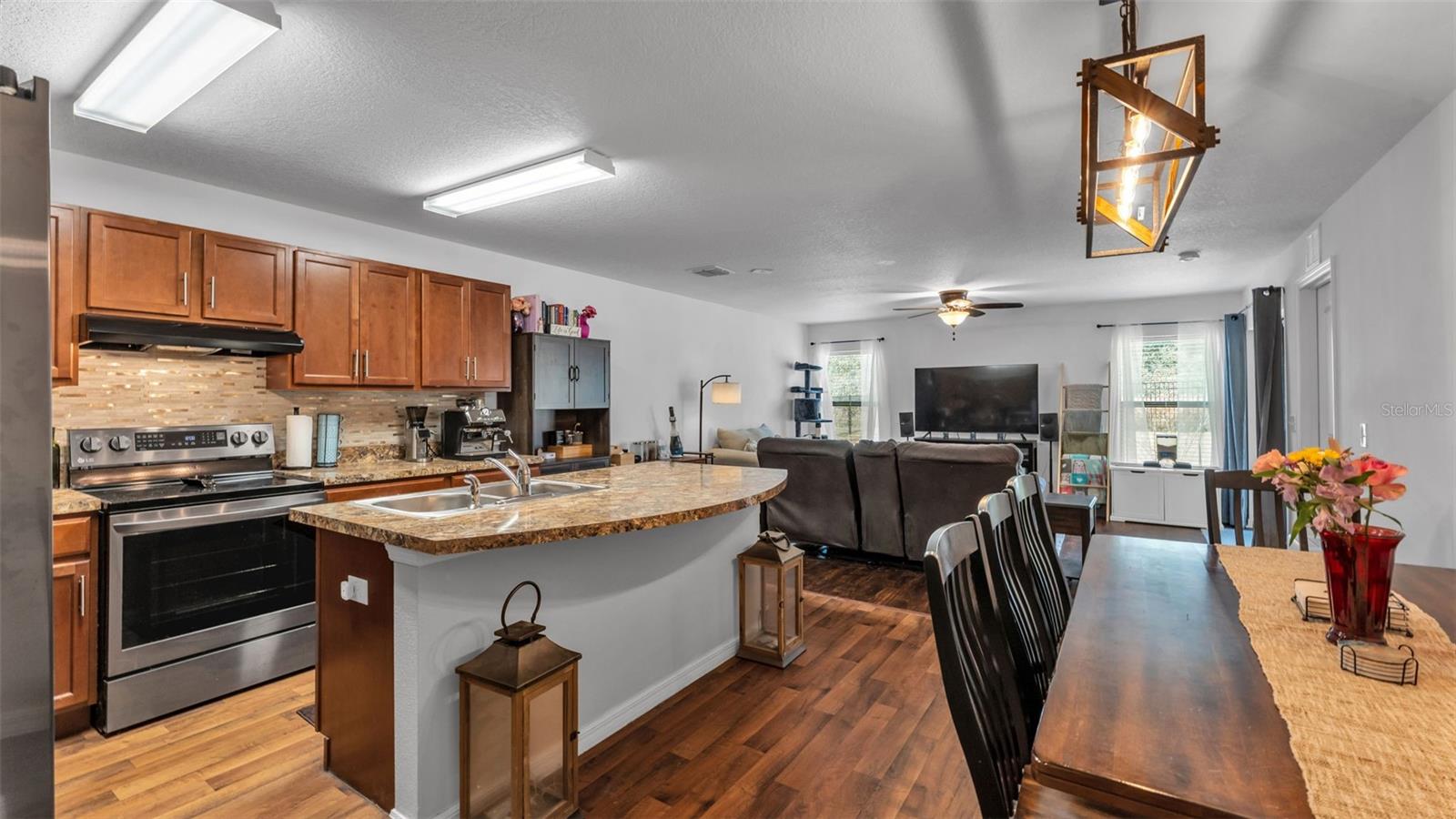 Image 17 of 52 For 5582 Maggiore Boulevard