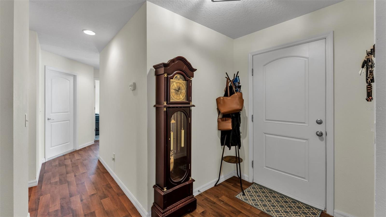 Image 19 of 52 For 5582 Maggiore Boulevard