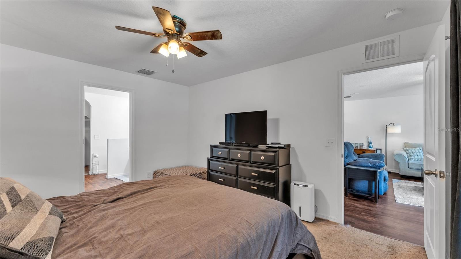 Image 33 of 52 For 5582 Maggiore Boulevard