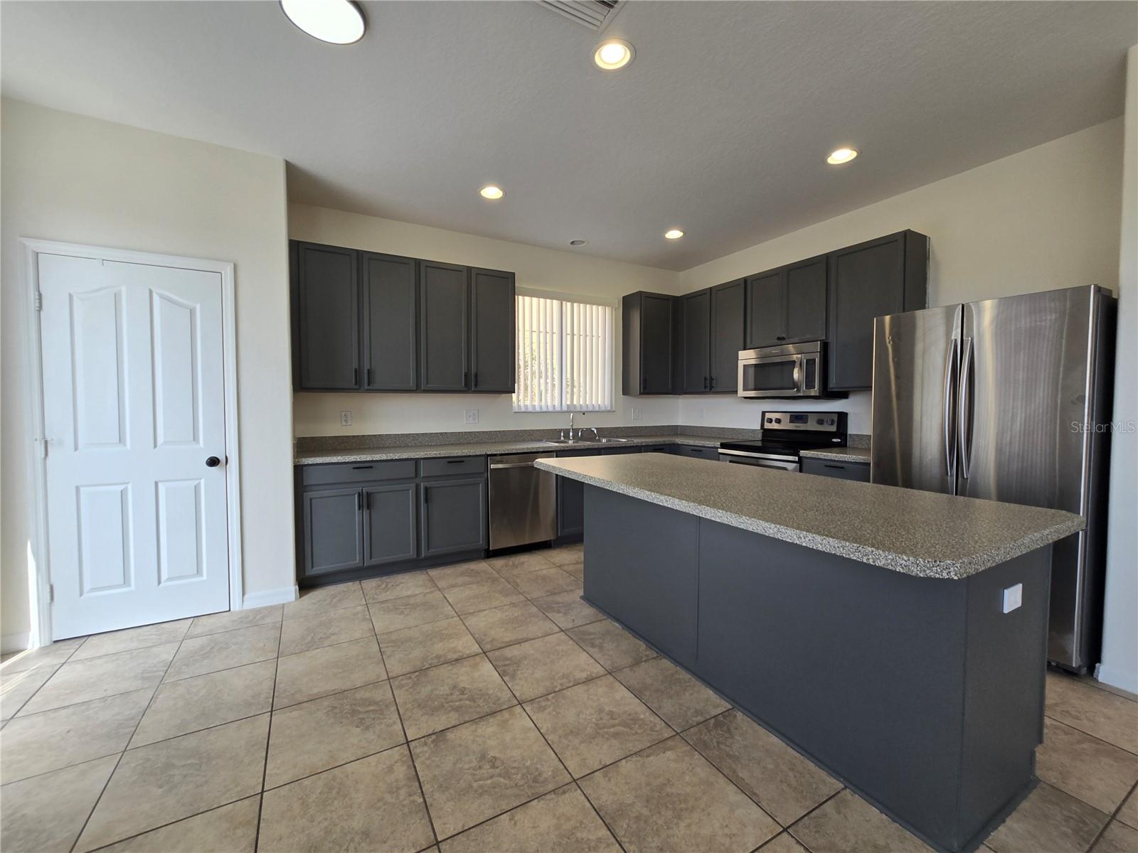 Image 10 of 29 For 6889 Lake Eaglebrooke Drive