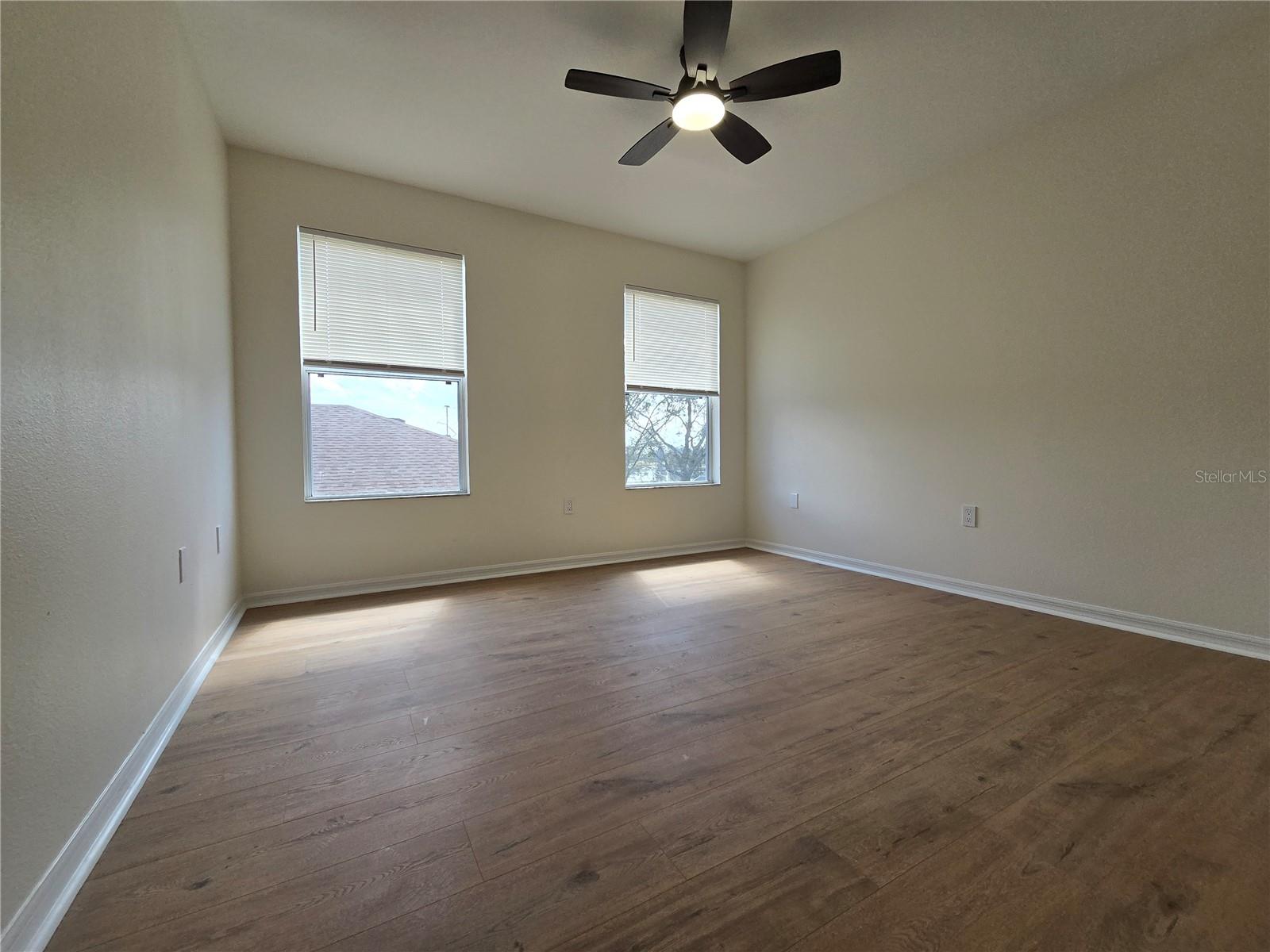 Image 18 of 29 For 6889 Lake Eaglebrooke Drive