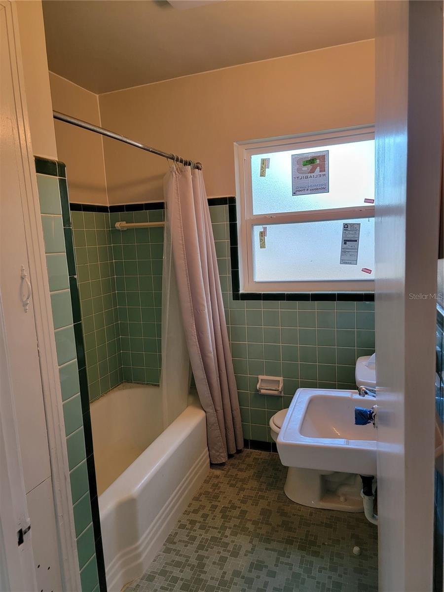 Image 14 of 19 For 525 Maxwell Street