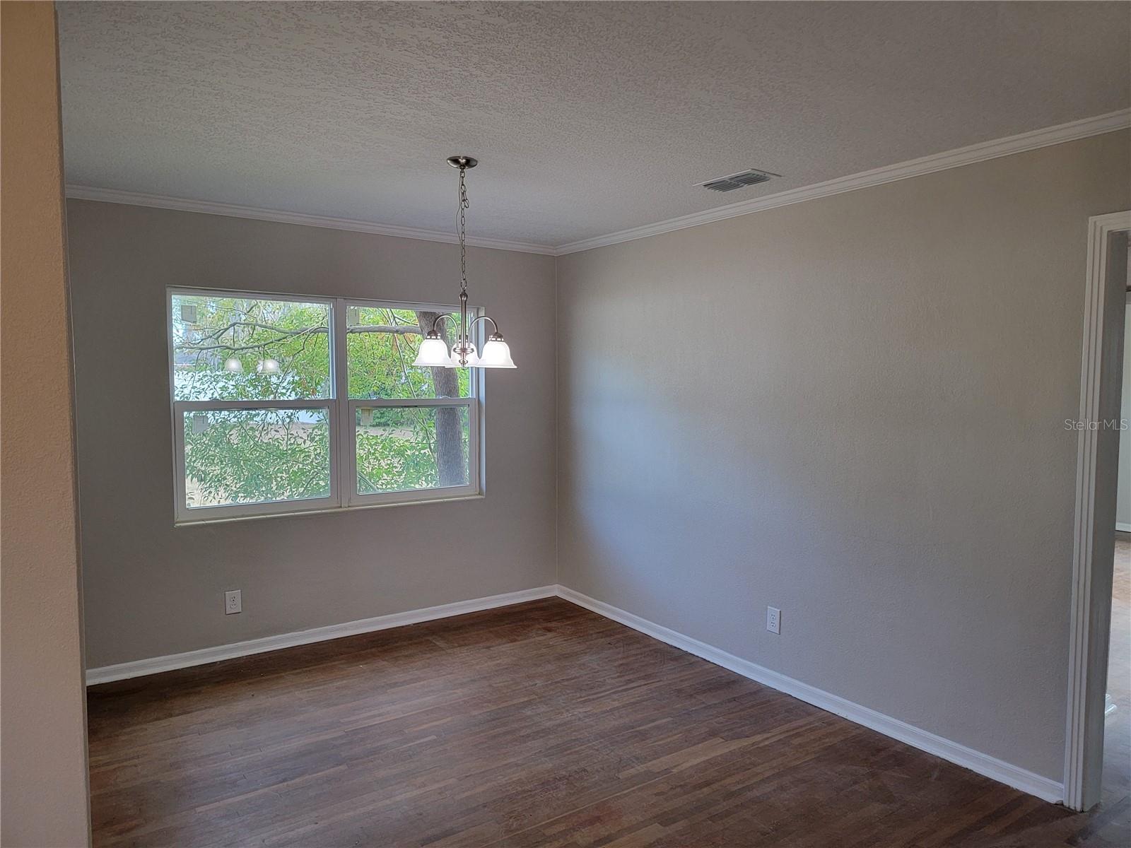 Image 4 of 19 For 525 Maxwell Street