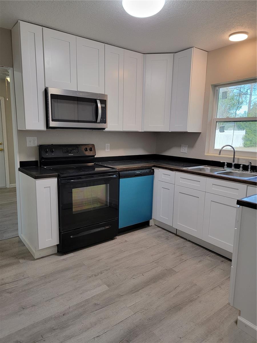 Image 6 of 19 For 525 Maxwell Street