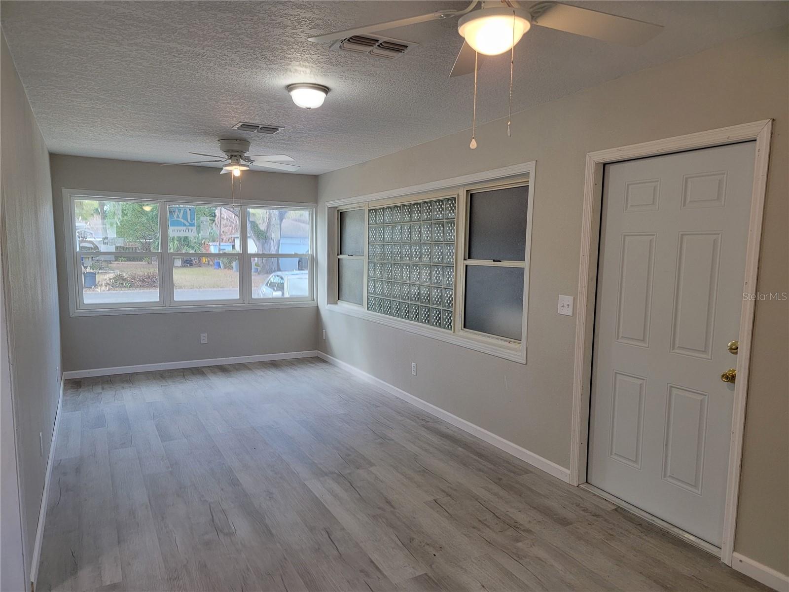 Image 9 of 19 For 525 Maxwell Street