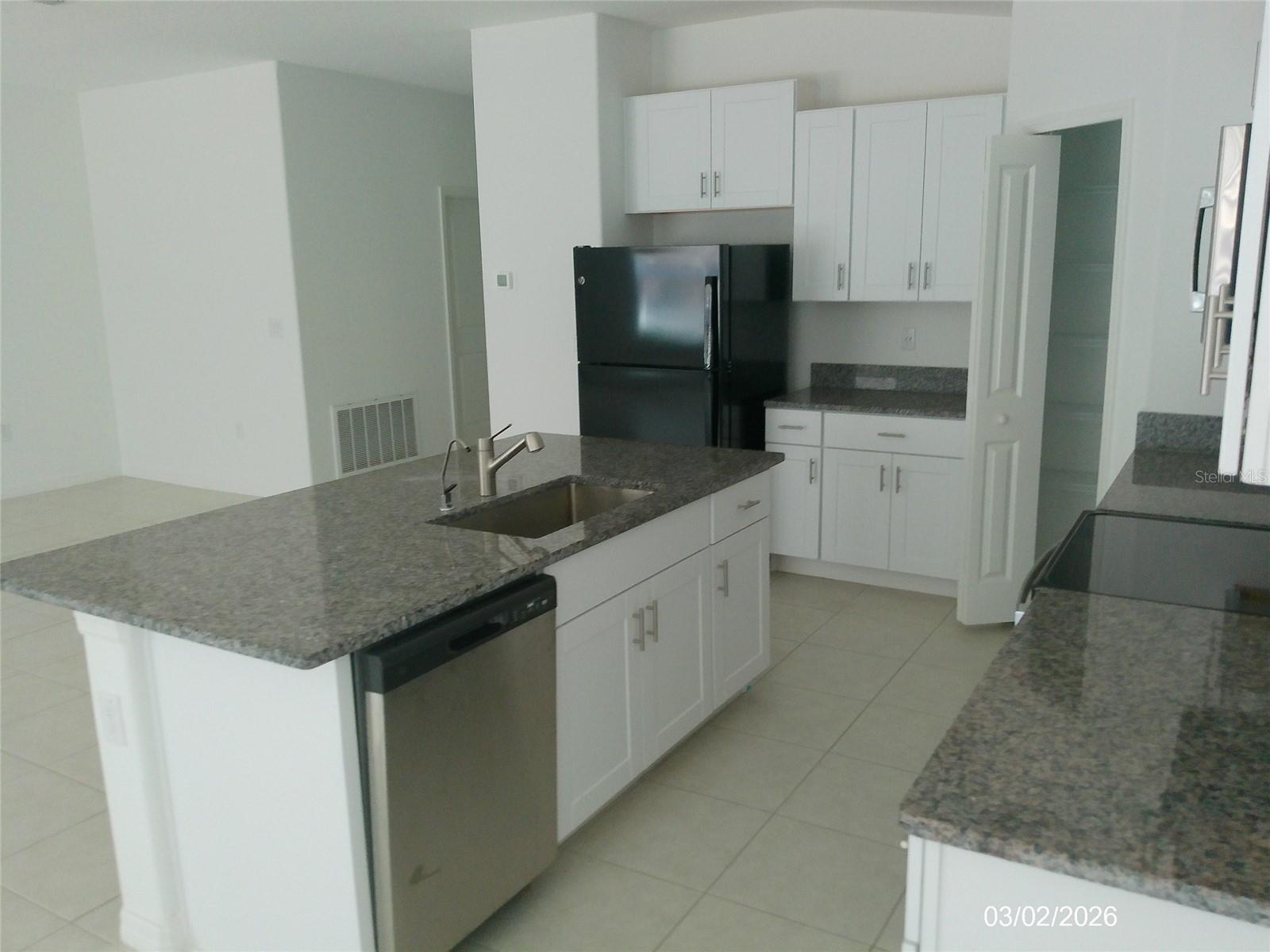 Image 11 of 25 For 1646 Red Loop