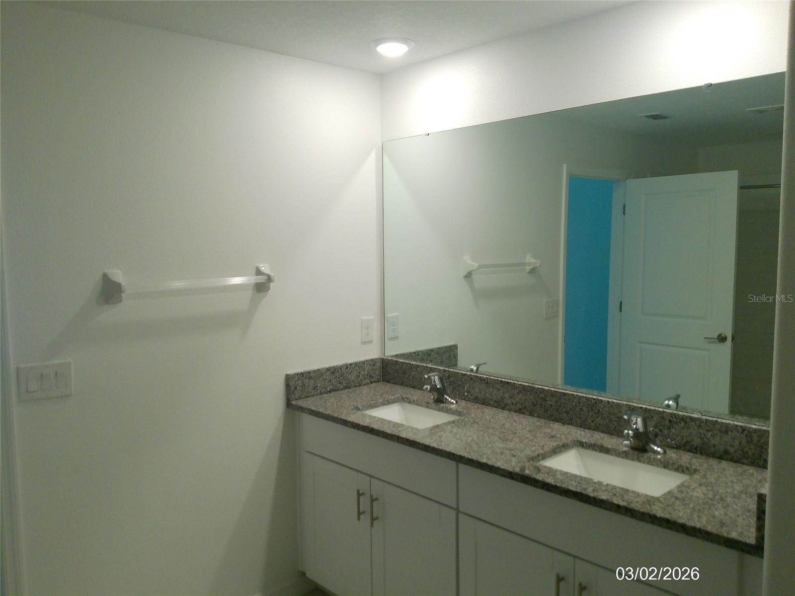 Image 17 of 25 For 1646 Red Loop