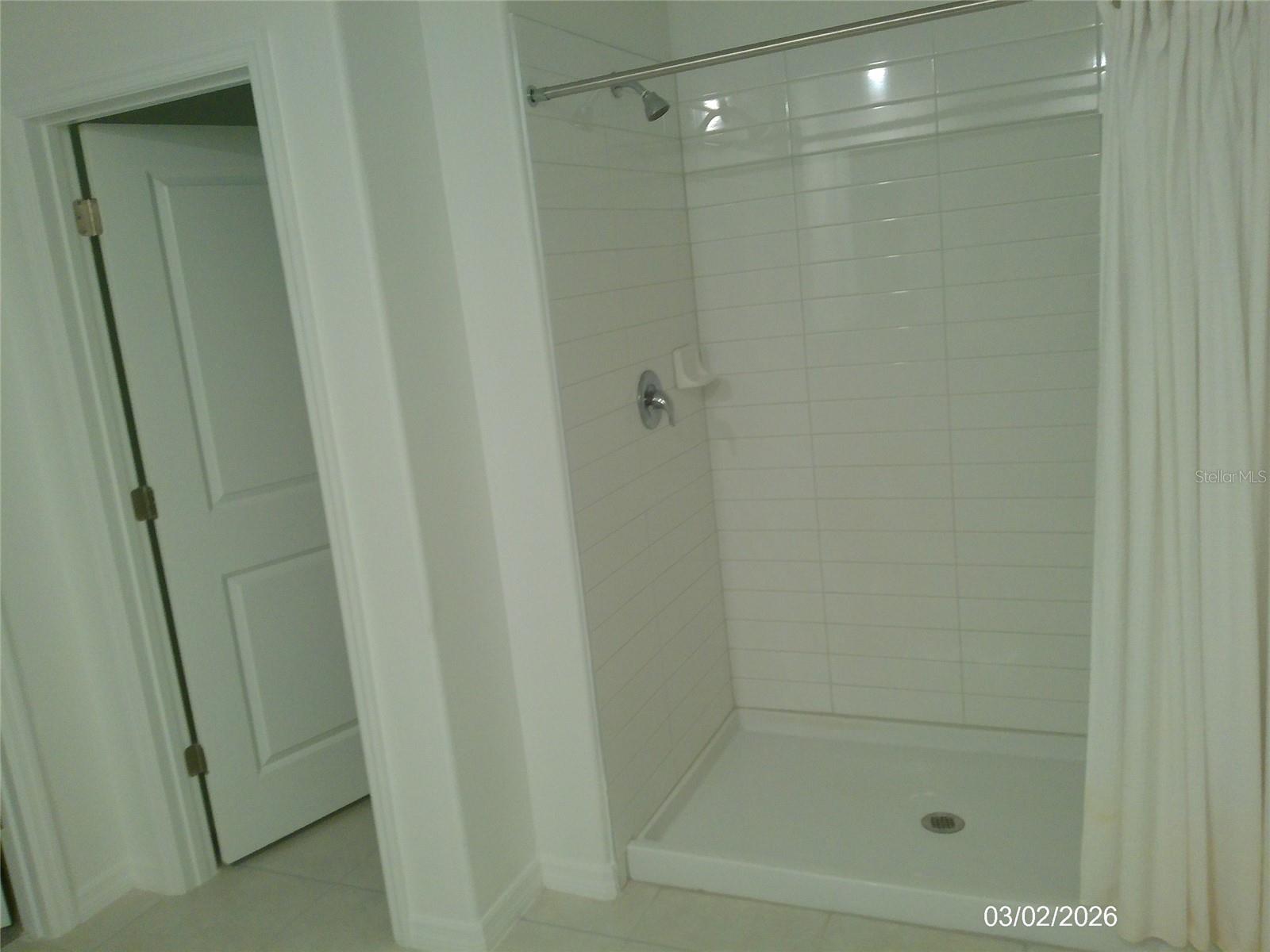 Image 18 of 25 For 1646 Red Loop